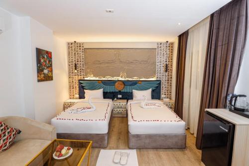 Ένα ή περισσότερα κρεβάτια σε δωμάτιο στο Sultana Hotel
