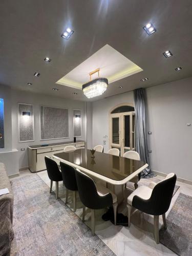 A room in Comfy and spacious two bedrooms apartment - 5 mins drive from bus station