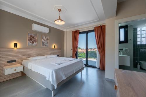 Ένα ή περισσότερα κρεβάτια σε δωμάτιο στο Luxury villa in the center of Hisaronu