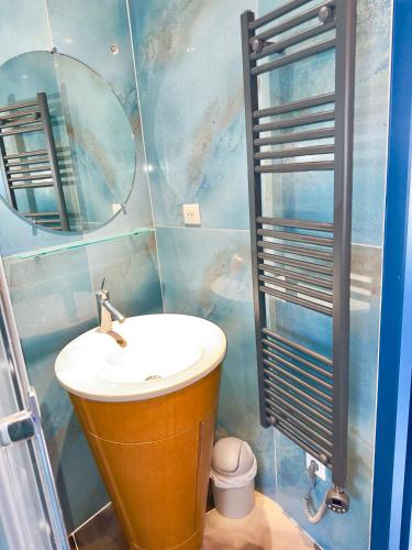 a bathroom with a sink and a mirror at appart Filaterie Annecy in Annecy