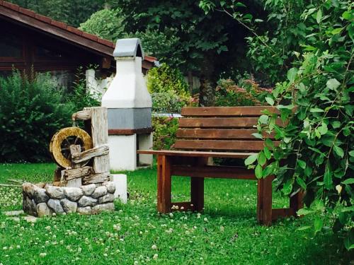 a park bench and a statue in the grass at Appartements Wacker in Bichlbach