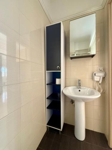 a bathroom with a sink and a mirror at Serenity house in Souda