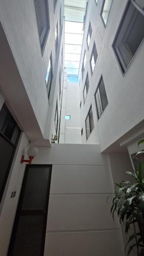 a hallway of a building with windows and a ceiling at Hotel Imperial in Chiquinquirá