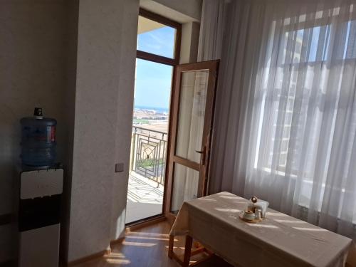 Postel nebo postele na pokoji v ubytování Квартира недалеко от центра на берегу Каспия