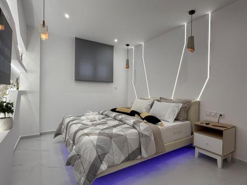 Stylish Athens Base near Acropolis & Metro