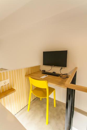 Stylish Duplex with Art & Charm in Prime Salamanca