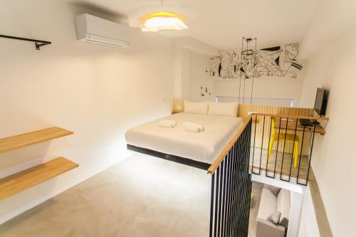 Stylish Duplex with Art & Charm in Prime Salamanca