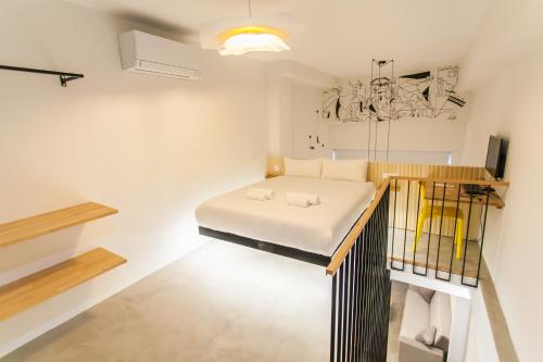 Stylish Duplex with Art & Charm in Prime Salamanca