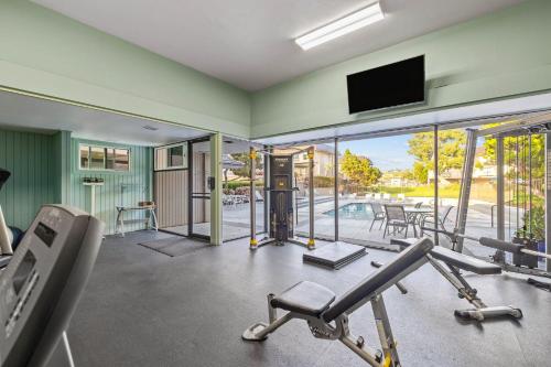 Fitness centrum a/nebo fitness zařízení v ubytování Charming Coastal Retreat in Solana Beach