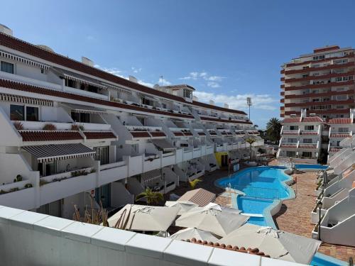 Centrally located M, bright and sunny apartment with terrace and pool views