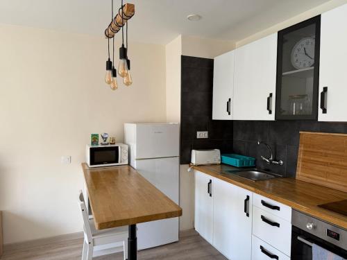 Centrally located M, bright and sunny apartment with terrace and pool views