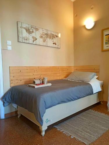 Froso's fresh old apartment in Gazi