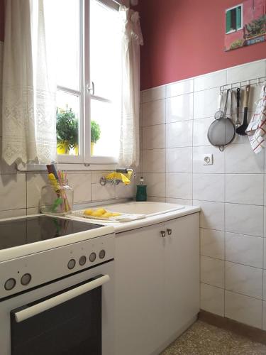 Froso's fresh old apartment in Gazi