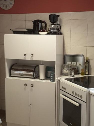 Froso's fresh old apartment in Gazi