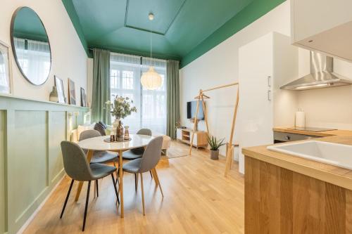 HOMELY I 50m2 central APT I ELEVATORI Park & Museum View