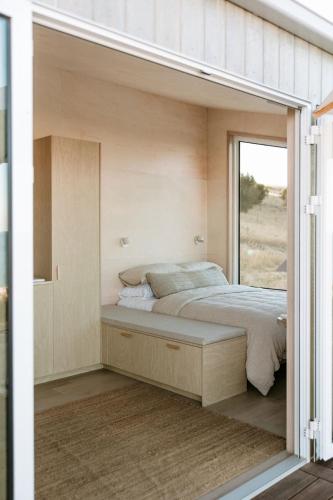 Una cama o camas en una habitación de Off-grid Beachfront Cabin on Kangaroo Island
