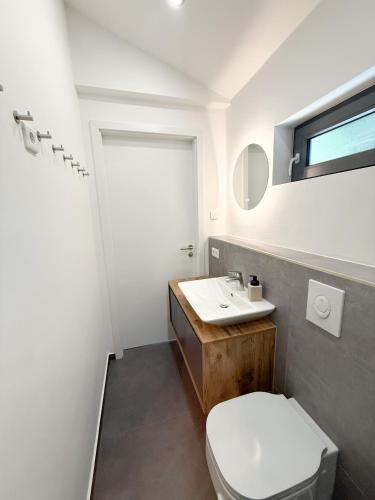 Ένα μπάνιο στο LYFIE - Urban Retreat Apartment - 102qm