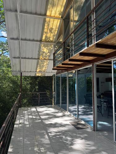 an external view of a house with a patio at Cabaña Las Ceibas in Nocaima