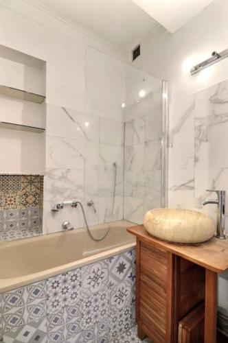 Nice haussmannian apartment in Paris