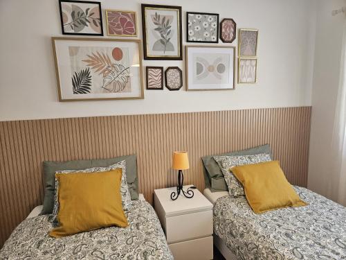 Ένα ή περισσότερα κρεβάτια σε δωμάτιο στο Almada Apartment