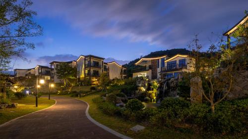 a row of houses in a residential neighborhood at night at Dongqian Lake Junlan Resort Hotel in Ningbo