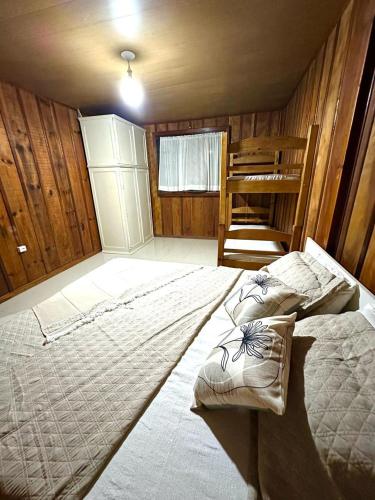 a bedroom with a large bed in a room at Recanto Amado in Araucária