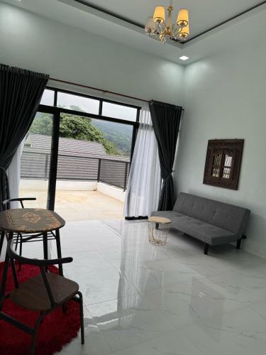 Гостиная зона в Tropical garden regency N2