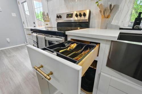 a kitchen with a counter with an open drawer at MdPulse 2BR Upper Suite Peaceful Retreat Near DC in Waldorf