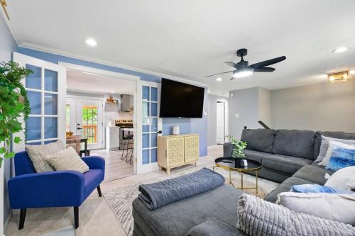 a living room with a couch and a tv at MdPulse 2BR Upper Suite Peaceful Retreat Near DC in Waldorf