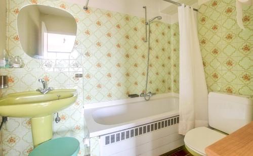 a bathroom with a sink and a bath tub at Hoge 0410 in Koksijde