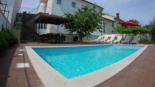 Große Ferienwohnung In Pula Mit Großem Pool