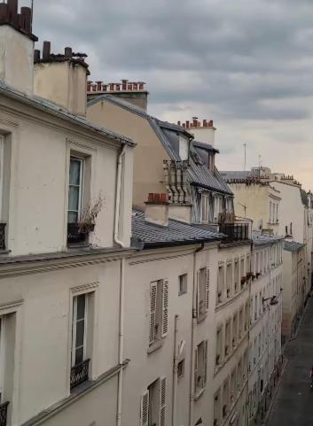 Charming and quiet Paris Studio, 10 min from Champs Elysees