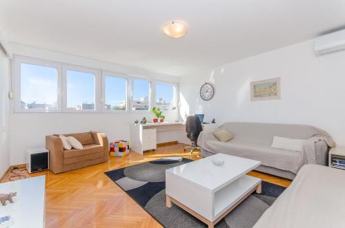 Spacious apartment Neven near center, with two ac units