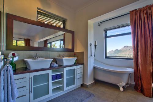 Gallery image of Dreamhouse Guest House in Hout Bay