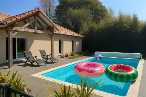 Le chant du Gave- Maison neuve lumineuse avec piscine- Rivière en contrebas du jardin