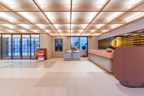 Ruang duduk di Orange Hotel Shanghai Lingang New City Wanda Plaza