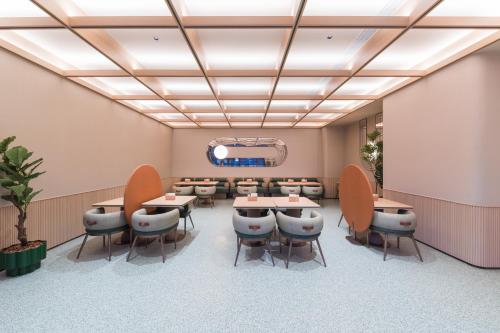 Ruang duduk di Orange Hotel Shanghai Lingang New City Wanda Plaza