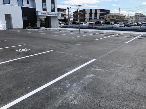 an empty parking lot in a parking lot at Hotel Crown Hills GOI in Ichihara