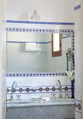 a bathroom with two sinks and a mirror at Hotel Reginella in Positano
