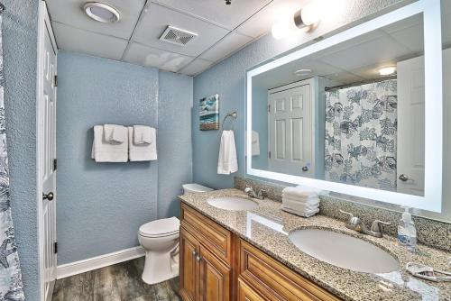 Koupelna v ubytování Beach Cove Resort Unit 1622 Top Floor Sleeps 5 Oceanfront