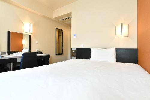 Ένα ή περισσότερα κρεβάτια σε δωμάτιο στο Sanco Inn Nagoya Fushimi