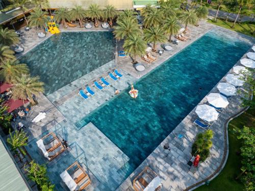 Bazén v ubytování Hoi An Royal Beachfront Resort & Villas nebo v jeho okolí