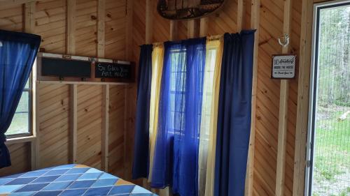 Φωτογραφία από το άλμπουμ του Schlafman's Hollow Off-Grid Cabins στο Λίνκολν