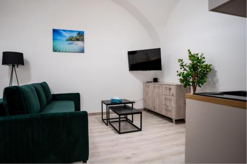 Μια τηλεόραση ή/και κέντρο ψυχαγωγίας στο Cozy Main Square Apartment I with Breakfast