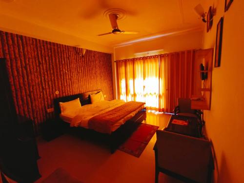 a bedroom with a bed and a window at Hotel Traveller Inn & Prathak Restaurant in Bhowāli