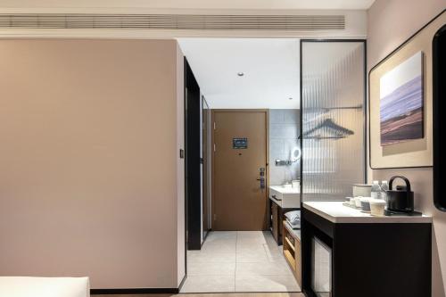 Kuchyň nebo kuchyňský kout v ubytování Atour Hotel Nantong Development Zone Aeon Mall
