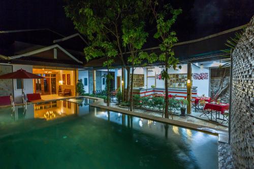 Бассейн в SATTA Private Pool Villa или поблизости