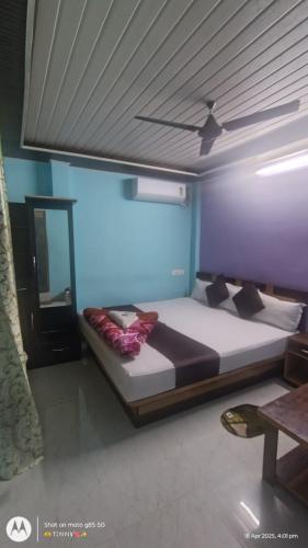Ένα ή περισσότερα κρεβάτια σε δωμάτιο στο Durga guest house