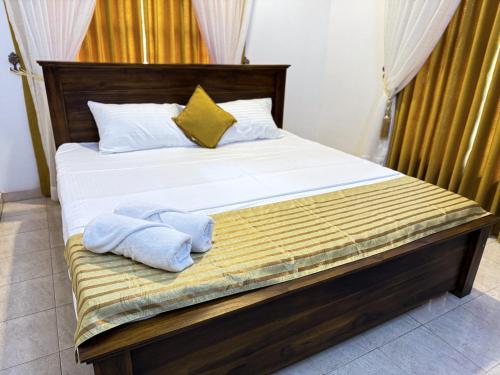 Giường trong phòng chung tại Aloe Serene