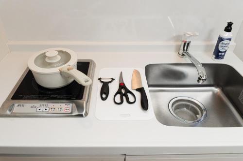 Η κουζίνα ή μικρή κουζίνα στο Cozy condo for 4 PPL near Teradacho Sta 4 min walk cecilia401